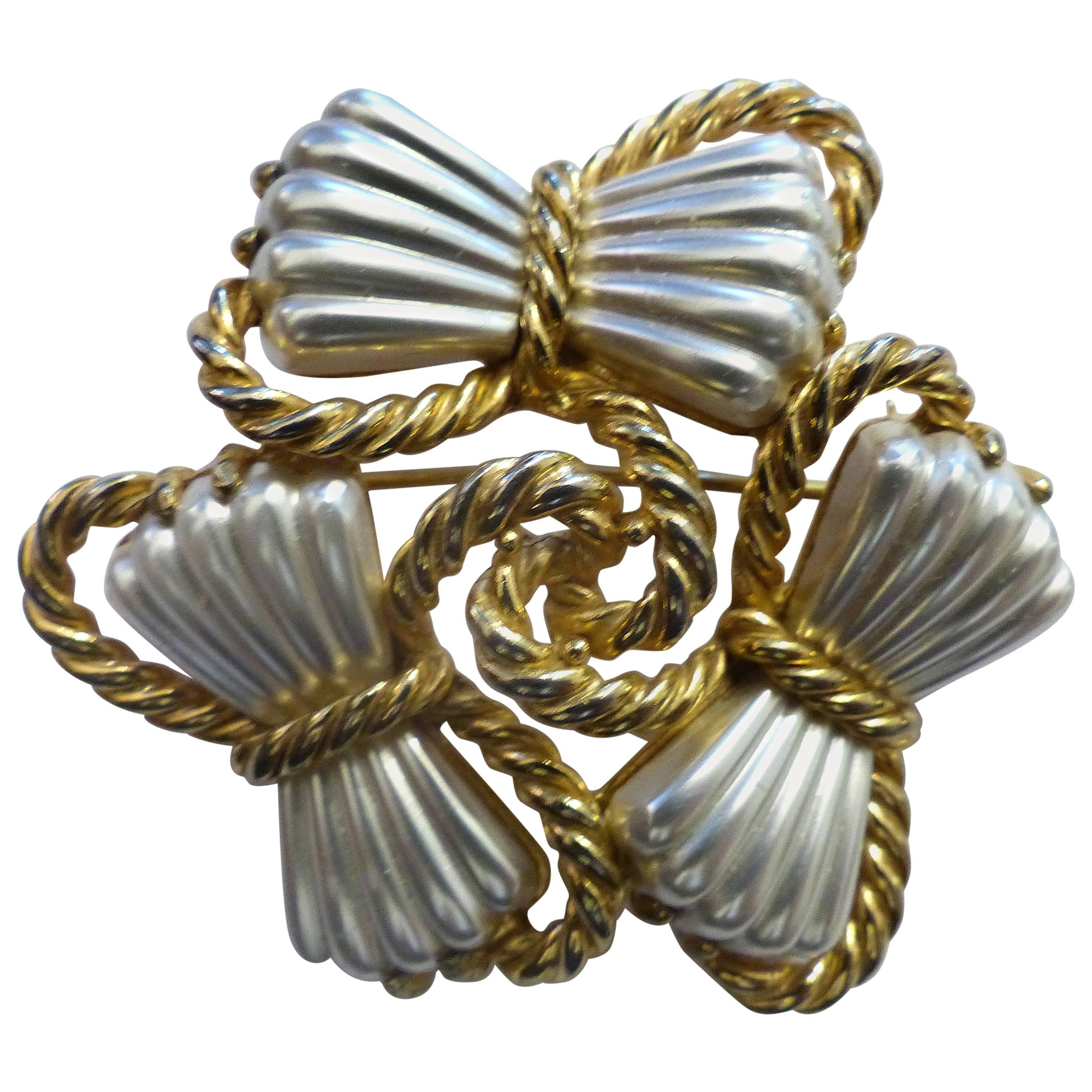 Gill Wright ‘SCHIAPARELLI BOWS’