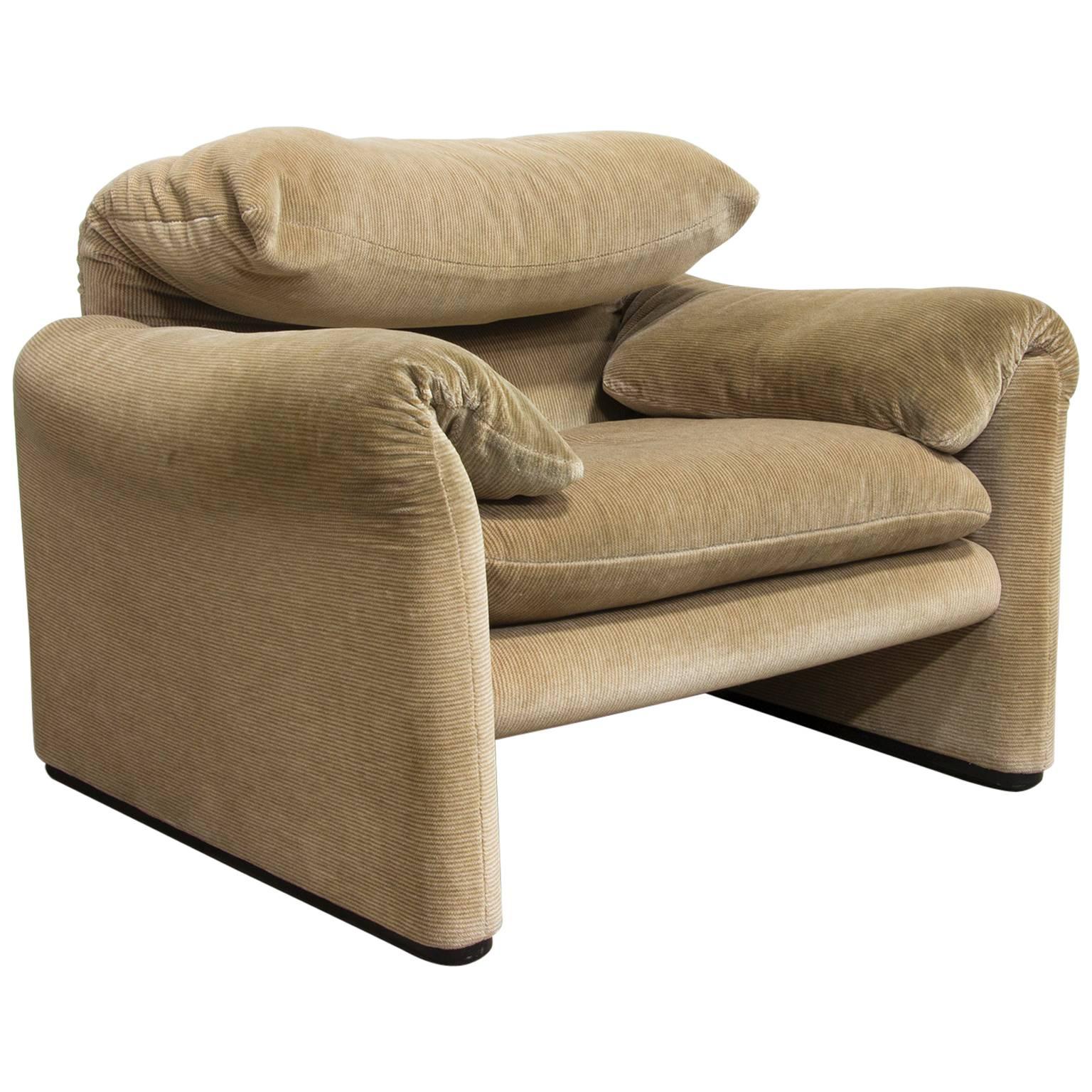 1973, Vico Magistretti for Cassina, Maralunga Chair in Original Fabric