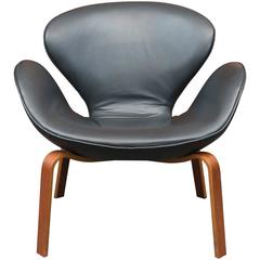 Arne Jacobsen Swan Chair