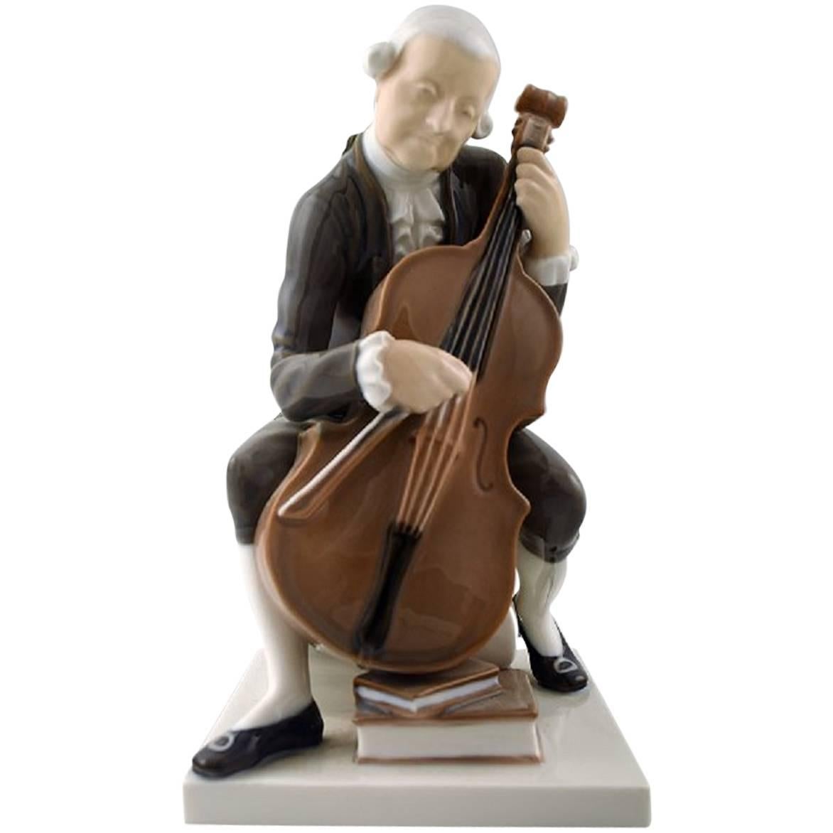 Bing & Grondahl Musician / Cellist B&G 2032 Man with Cello