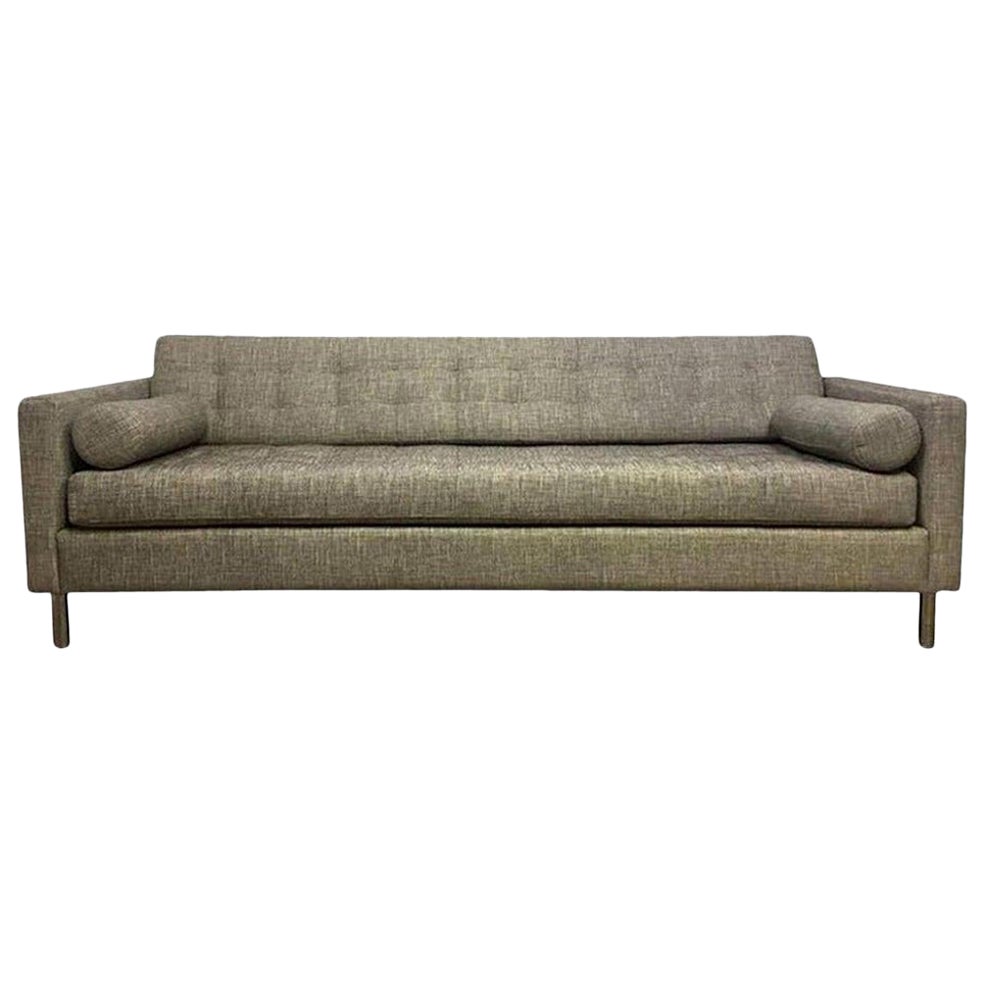 Melia Maßgeschneidertes modernes Sofa, auf Bestellung im Angebot