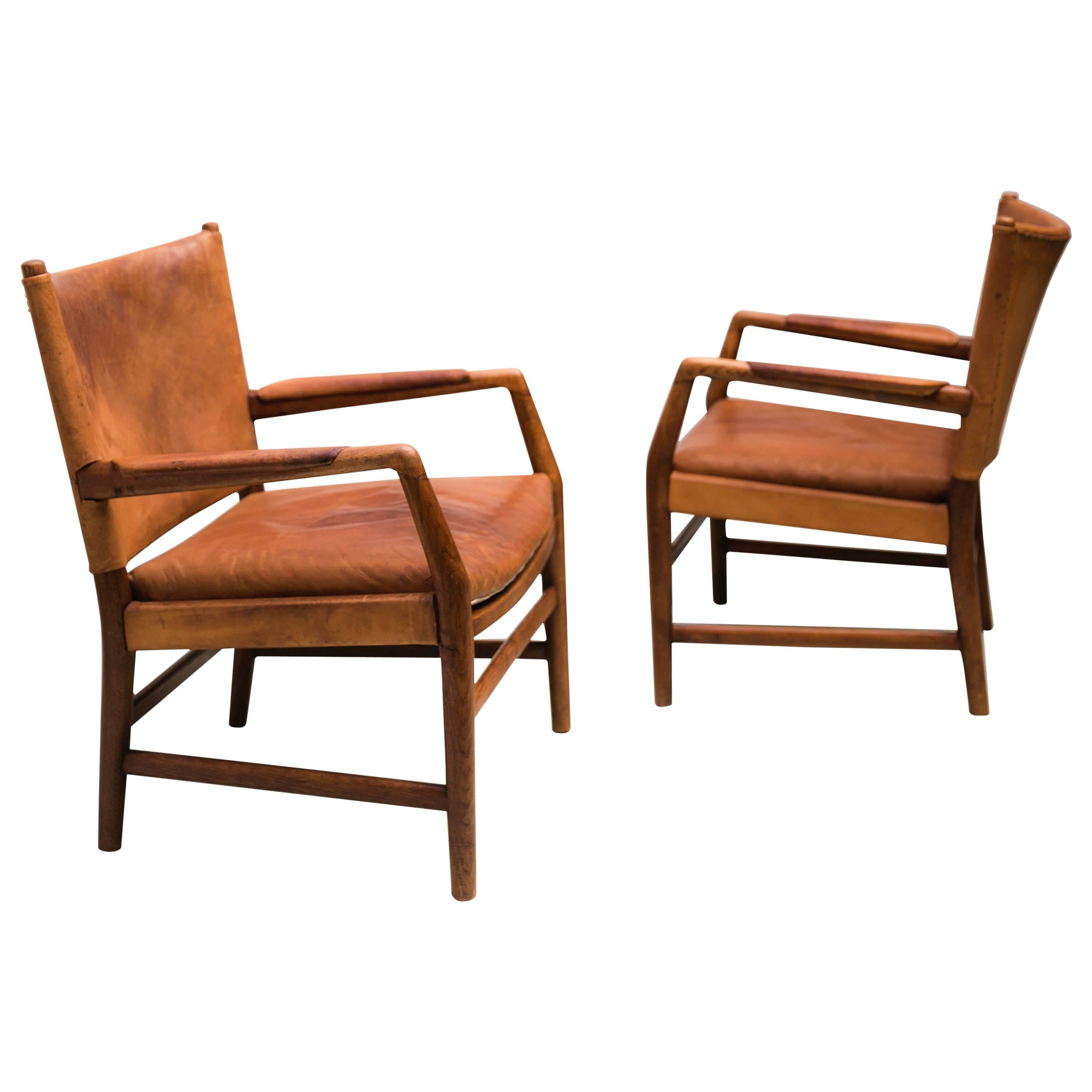 Pair of Early Easy Chairs by Hans Wegner in Oak and Original Patinated Leather For Sale