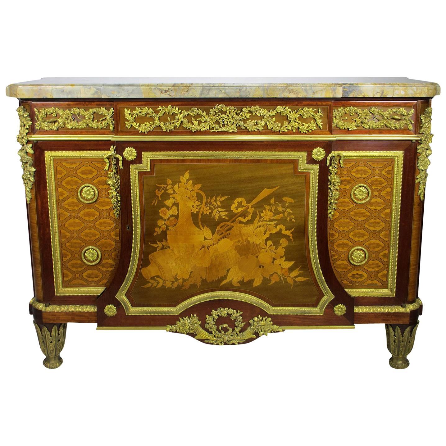 Belle commode française du 19ème siècle de style Louis XVI en marqueterie montée sur bronze doré