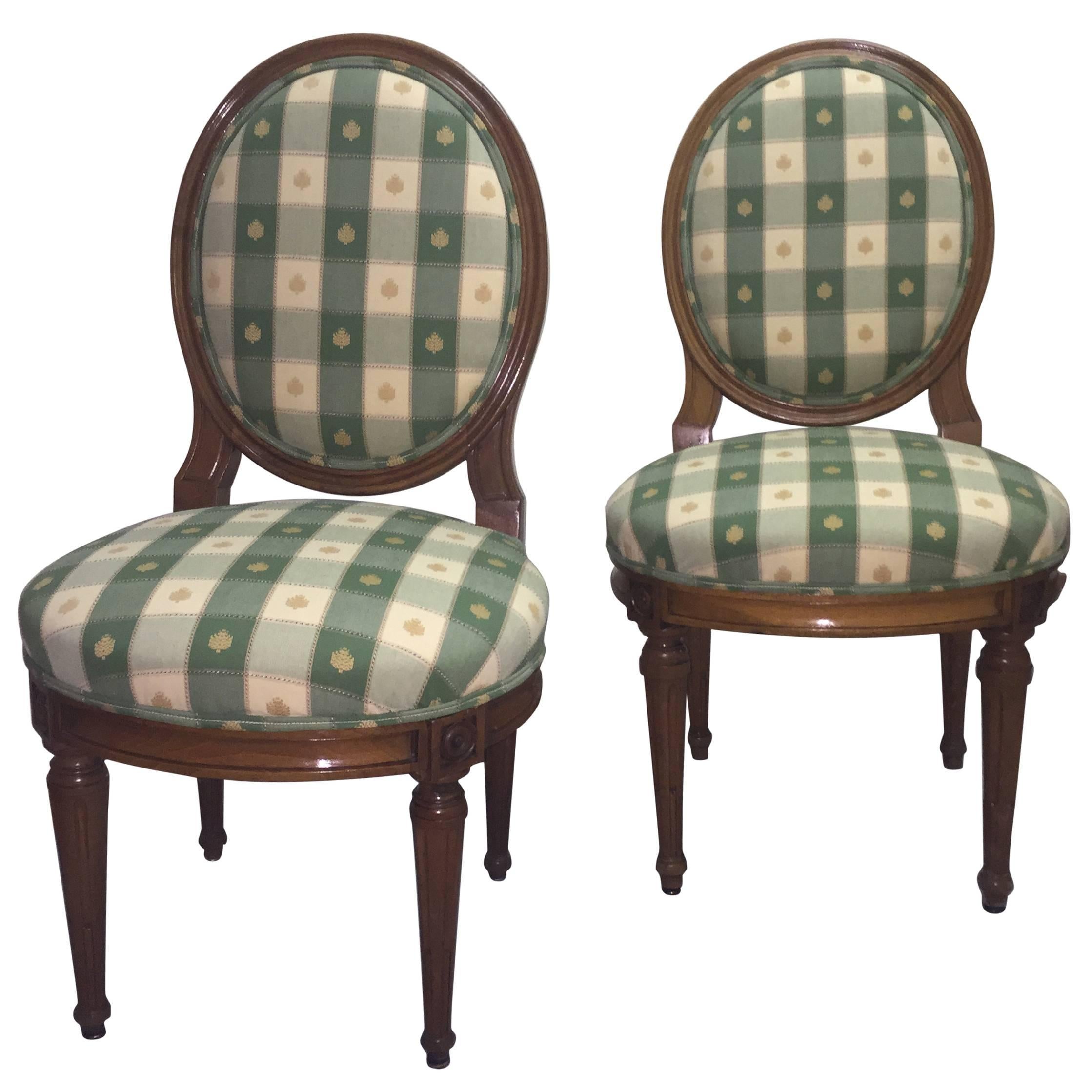 Chairs pair 18th Century, walnut For Sale