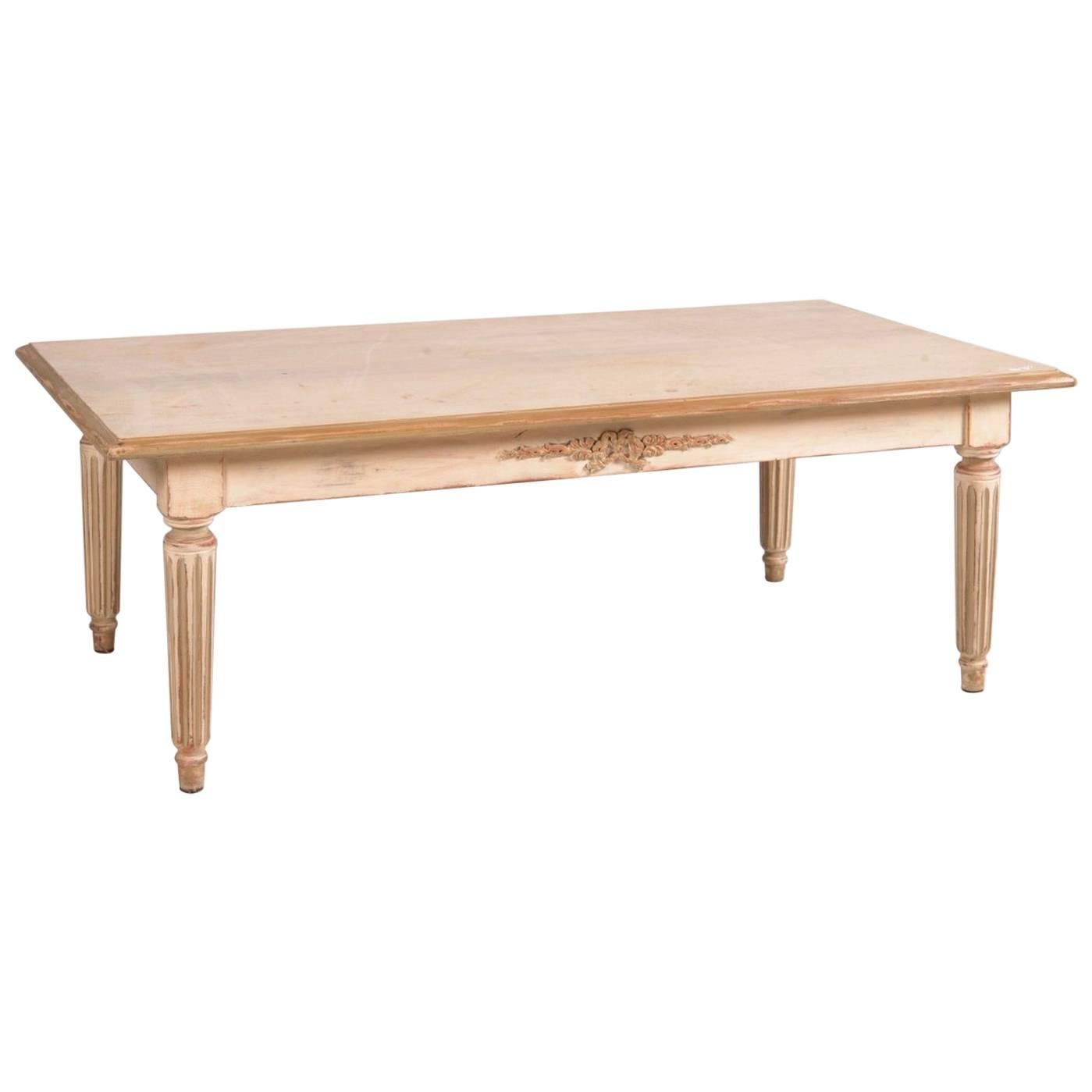 Table basse ou table d'appoint française du 19ème siècle peinte à la main de style Louis XVI en vente