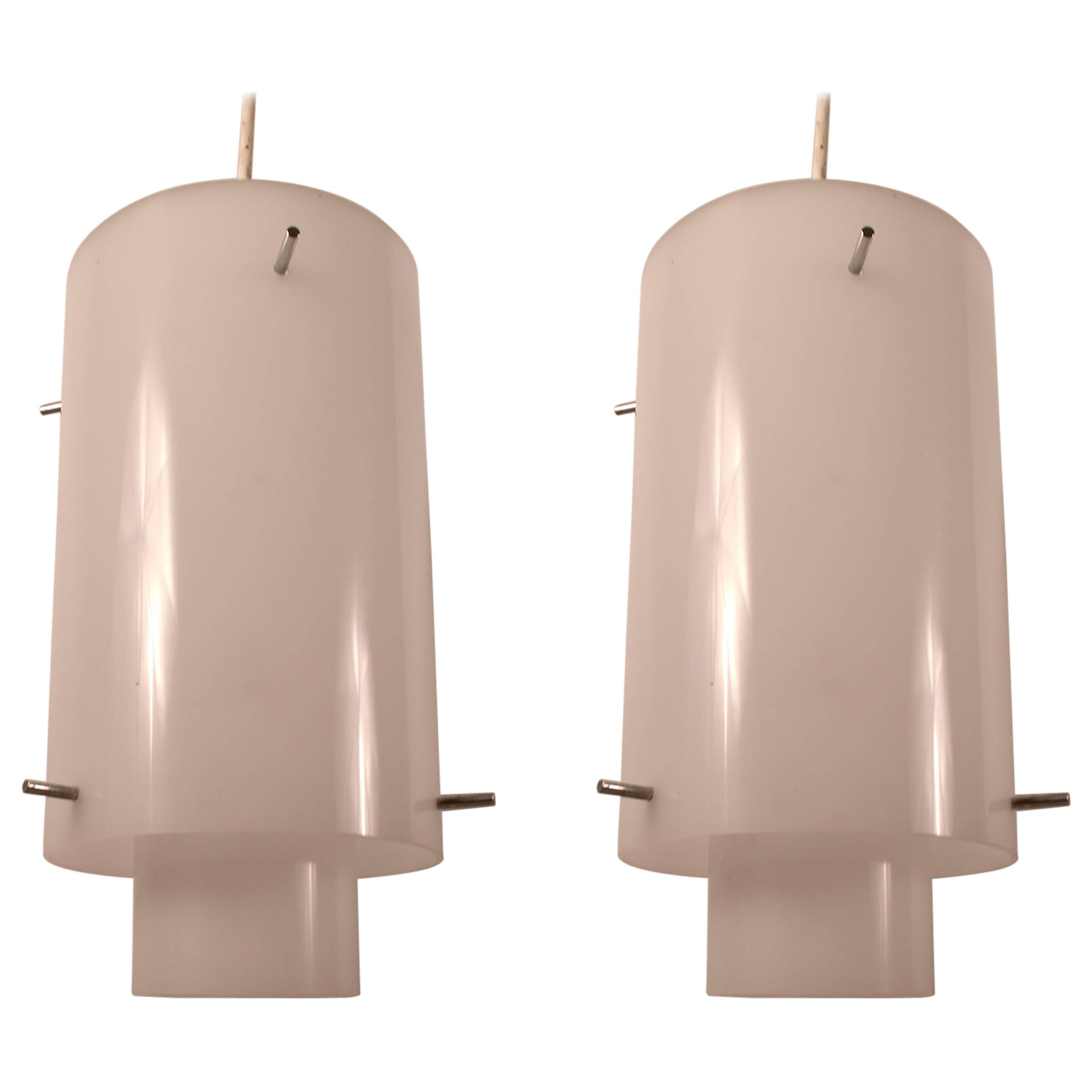 Paire de luminaires suspendus en acrylique de Paul Mayen en vente
