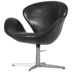 Arne Jacobsen Swan with Original Leather Arne Jacobsen Swan with Original Leather