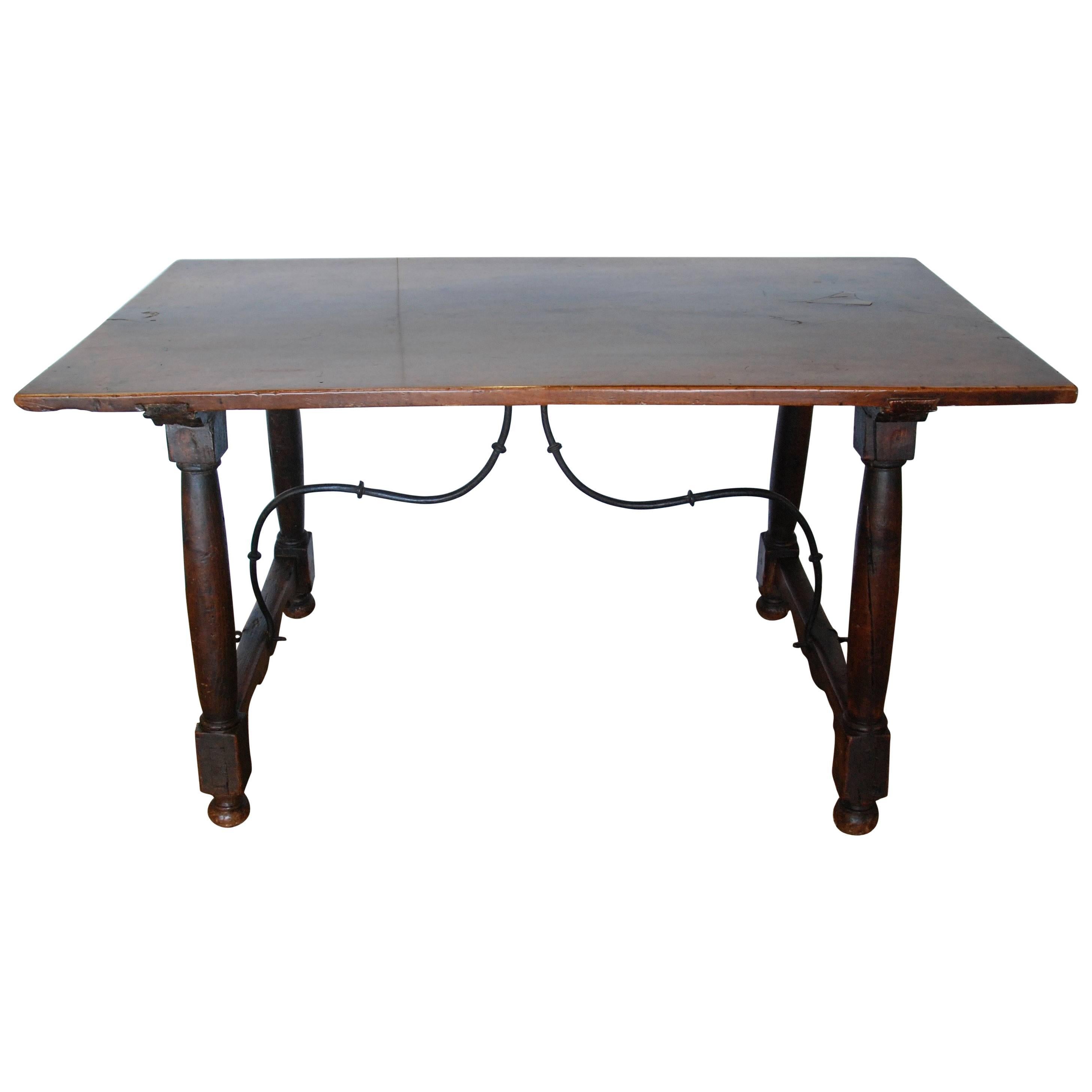 17th Century Portuguese Walnut Table For Sale