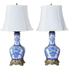 Paire de lampes en faïence bleue et blanche du 19ème siècle Gien