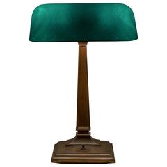 Signierte Emeralit-Lampe Banker-Lampe mit übergroßem:: geätztem Bellova-Schirm