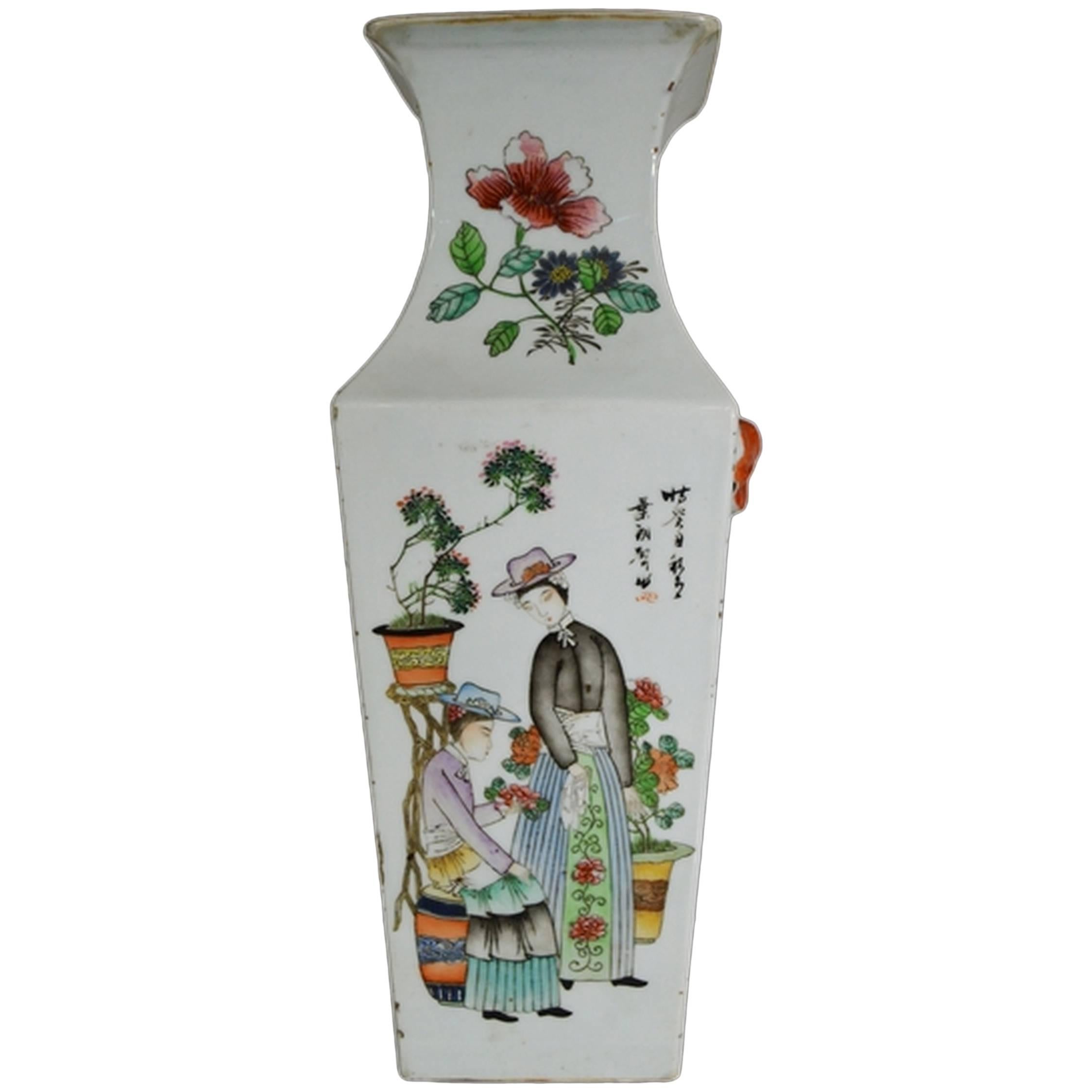 Vase ancien en porcelaine peint à la main avec des scènes du 19ème siècle, Chine