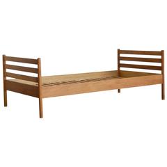 Beautiful Oak Guest Bed by Hans Wegner for Ry Mobler