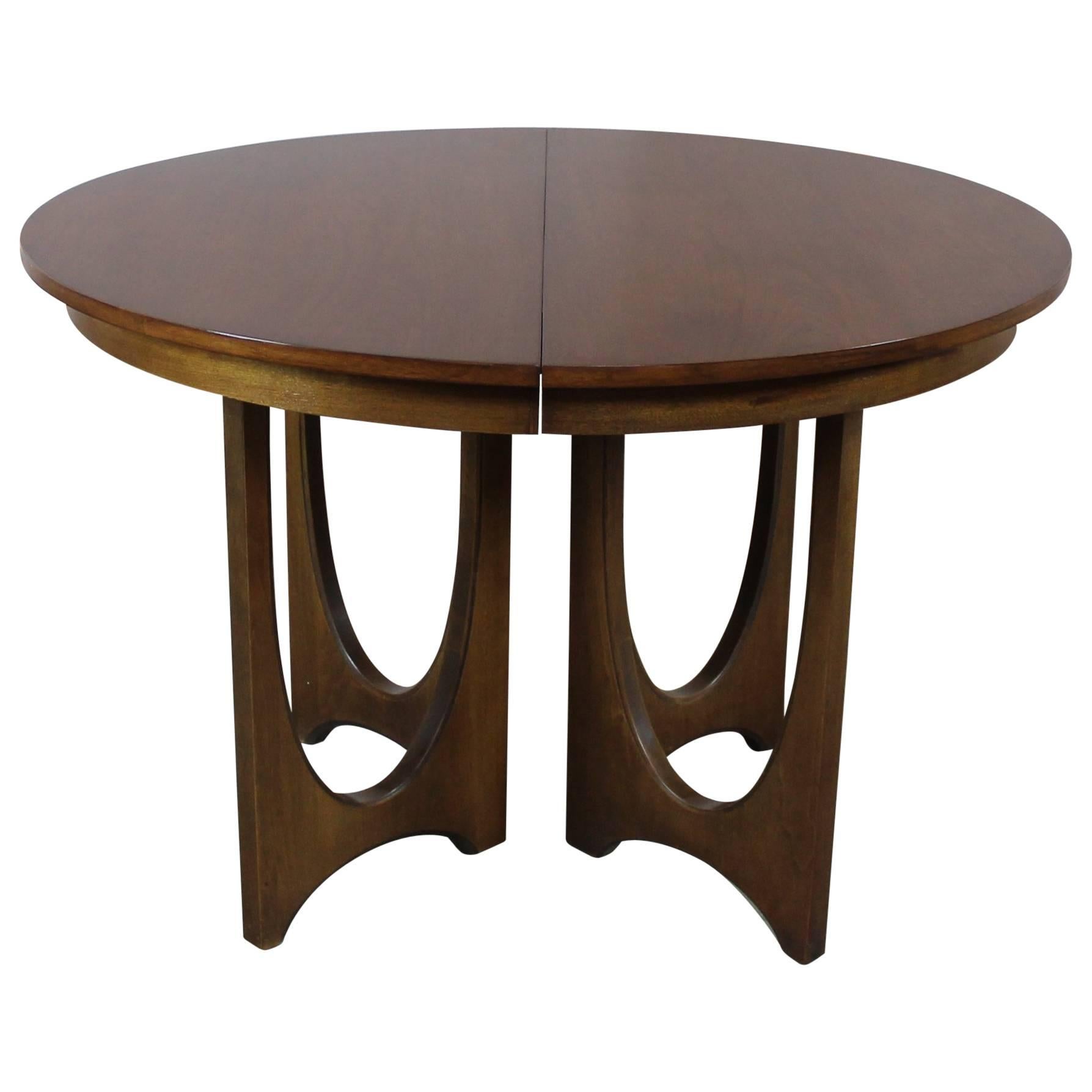 Mid-Century Modern Broyhill Brasilia 6140-1645 Round Pedestal Base Dining Table