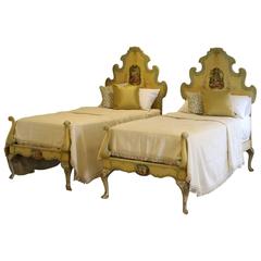 Paire assortie de lits rococo jumeaux peints WP10