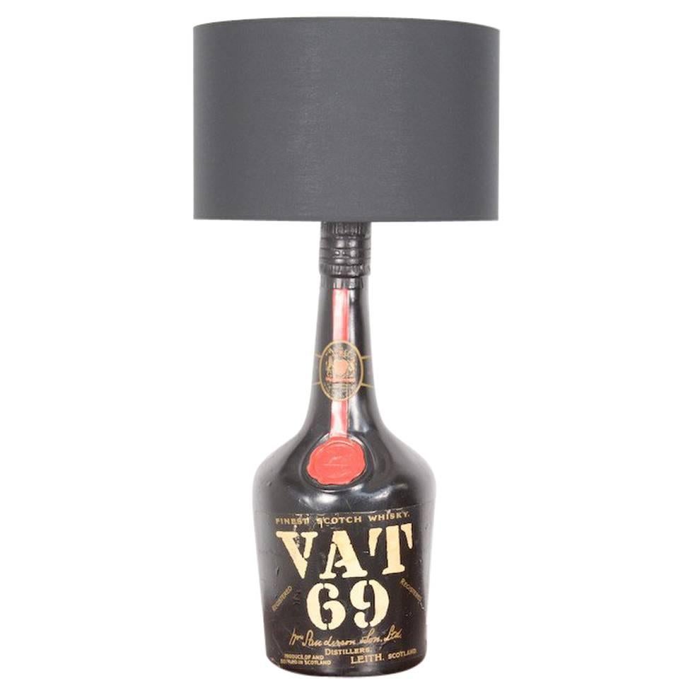 Ancienne lampe Scotch Whisky de VAT 69 mélangée en vente