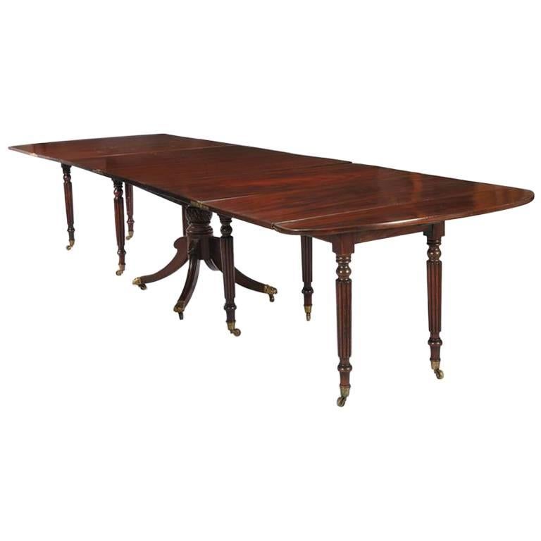 American Federal Banquet Dining Table with Extension Leaves Seats 18, circa 1850 For Sale