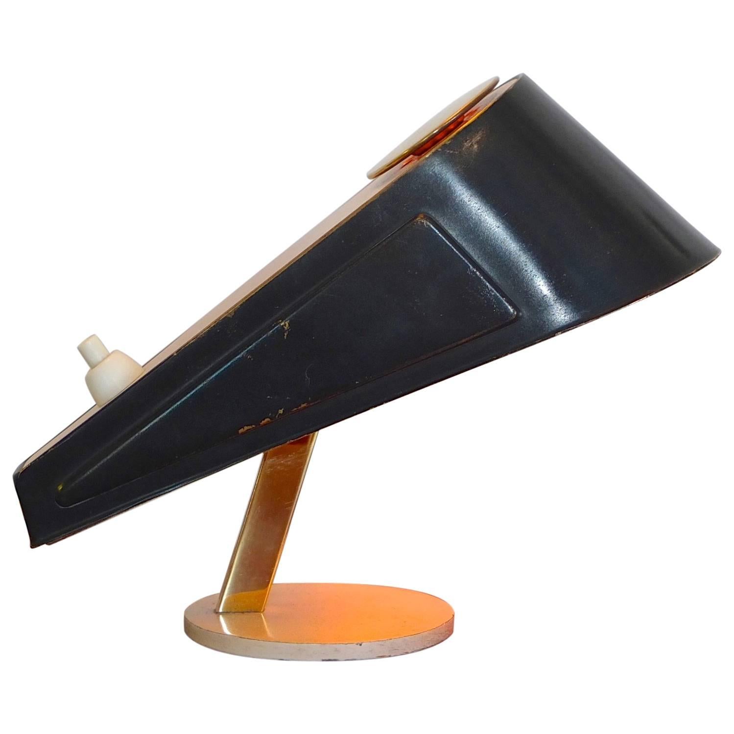 1950er Jahre Petite Wedge-Form-Schreibtischlampe im Angebot