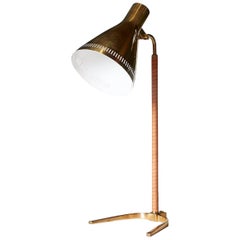 Lampe de table n°9224 par Paavo Tynell