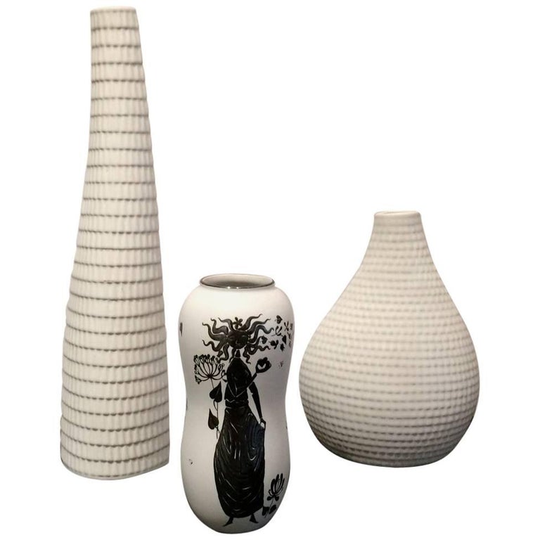 Set Of 5 Vases - 1,223 For Sale on 1stDibs