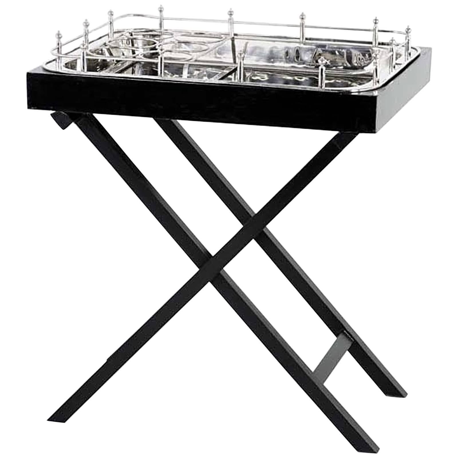 Bar-Tablett in polierter Nickel-Finish auf Mangoholzsockel im Angebot