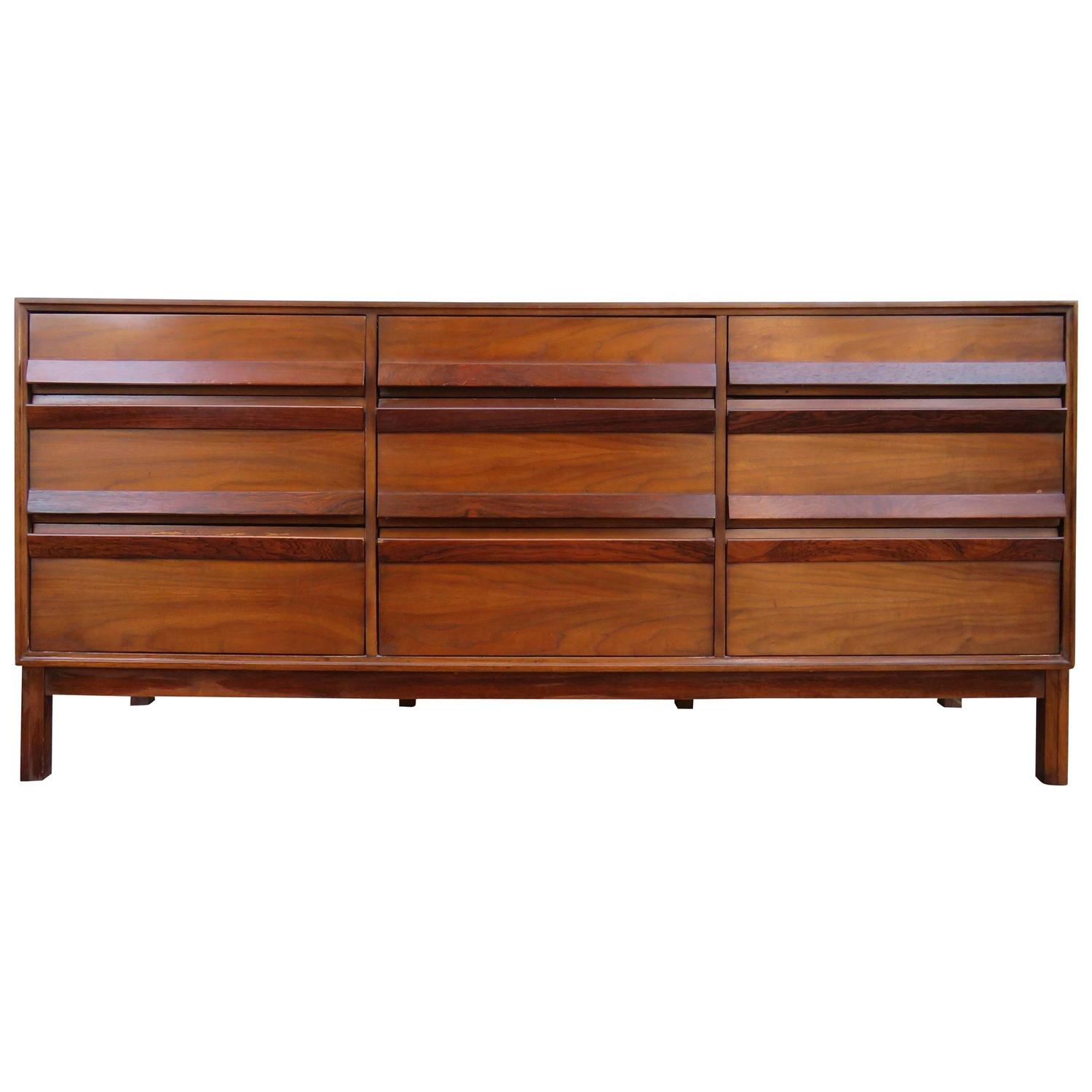 American of Martinsville Credenzas - 28 For Sale at 1stdibs American of Martinsville Credenzas - 28 For Sale at 1stdibs - Handsome American of Martinsville Walnut Rosewood Credenza Mid-Century Modern