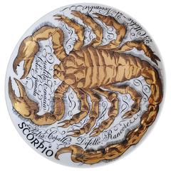 Assiette en porcelaine du zodiaque Scorpion de Piero Fornasetti réalisée pour Corisia en 1967