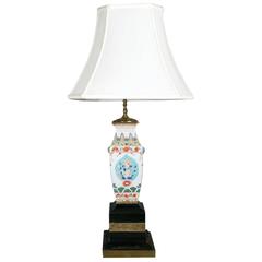 Chinese Hand-Painted Famille Rose Table Lamp, Early 20th Century Antique Chinese Hand-Painted Famille Rose Table Lamp, Early 20th Century