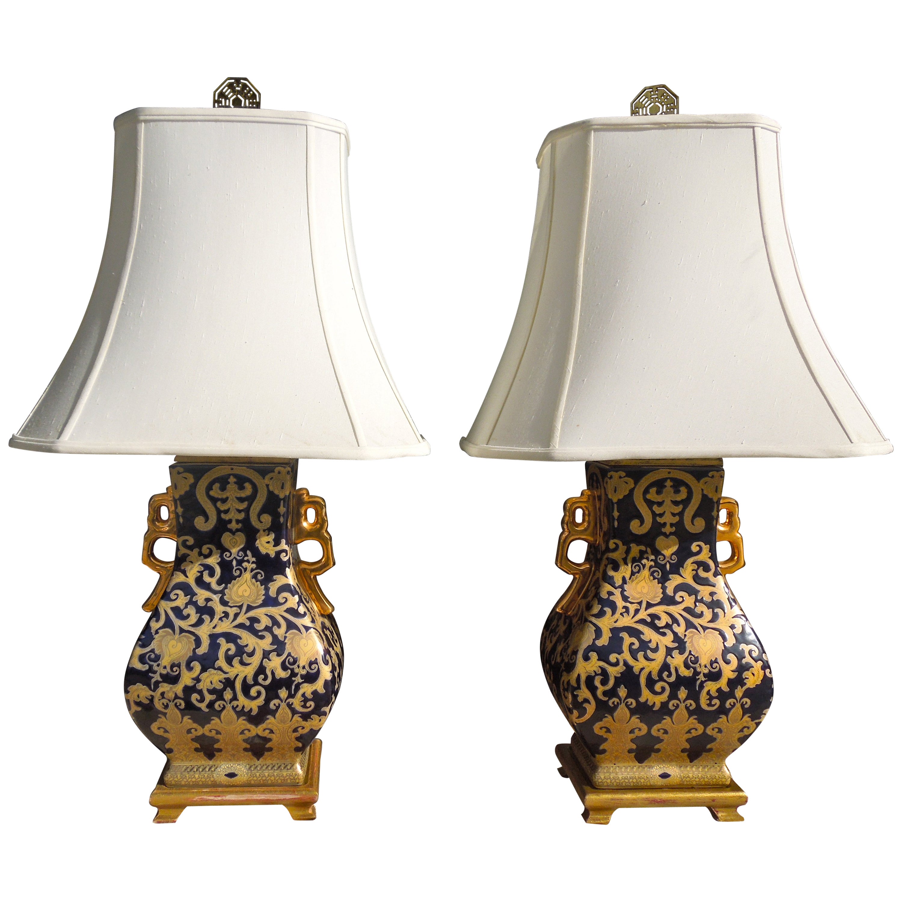 Pair Of Chic Chinoiserie Navy And Gold Urn Lamps For At 1stdibs