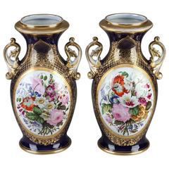 Paire de vases en porcelaine de Bayeux du 19ème siècle