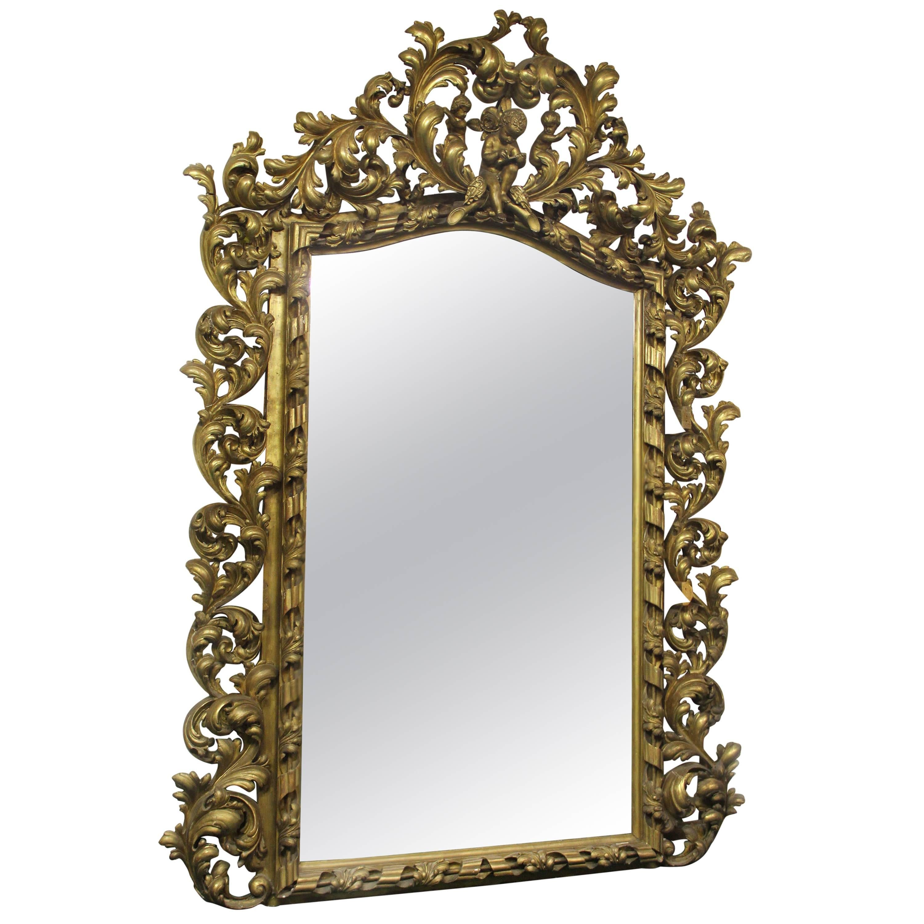 Miroir de style rococo très imposant de la fin du XIXe siècle en bois doré et gesso