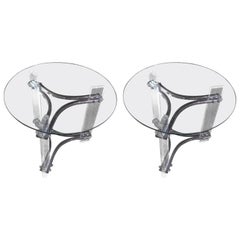 Paire de tables d'appoint en lucite, chrome et verre de style mi-siècle moderne