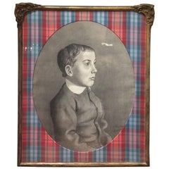 Das wunderschön gerahmte und matte Holzkohle-Porträt eines Jungen