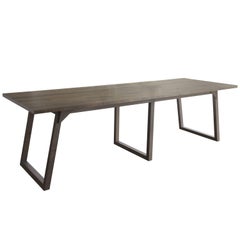 Familj Solid-Wood Dining Table in Oxidized Maple