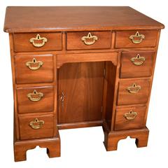 Fine Quality Mid-18th Century Mahogany Kneehole Desk
