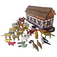 Late 19th Century Flat Bottom Toy Noah's Ark with 37 Animals, German, circa 1890 7