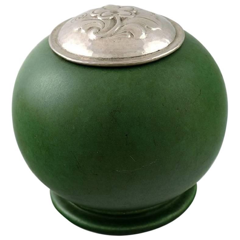 Gunnar Nylund, RRstrand Art Deco „Plano“-Vase aus Keramik mit Jugendstildeckel im Angebot