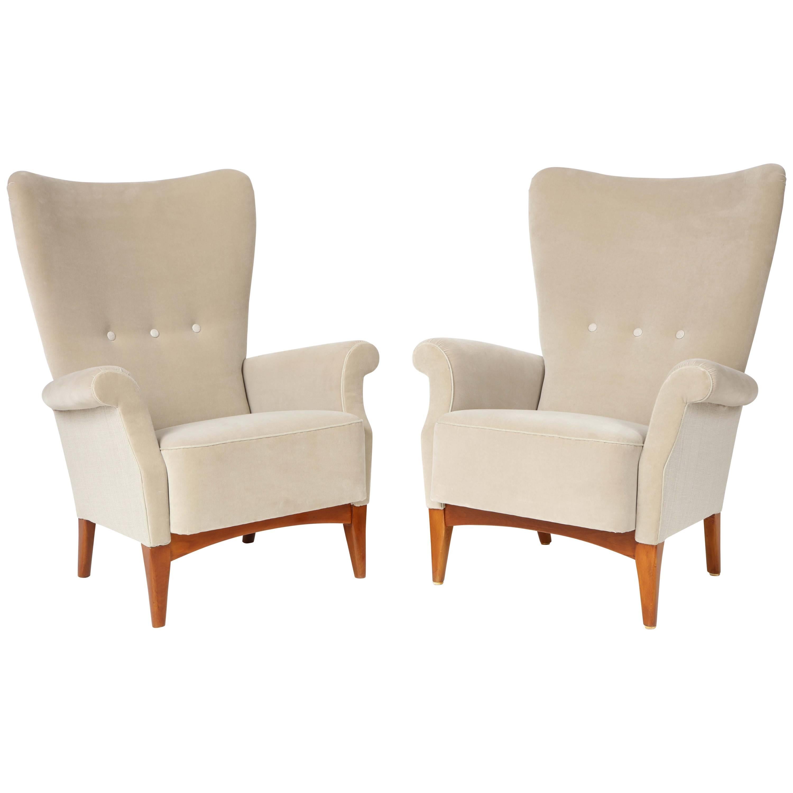 Pair of Fritz Hansen 8020 Series Lounge Chairs
