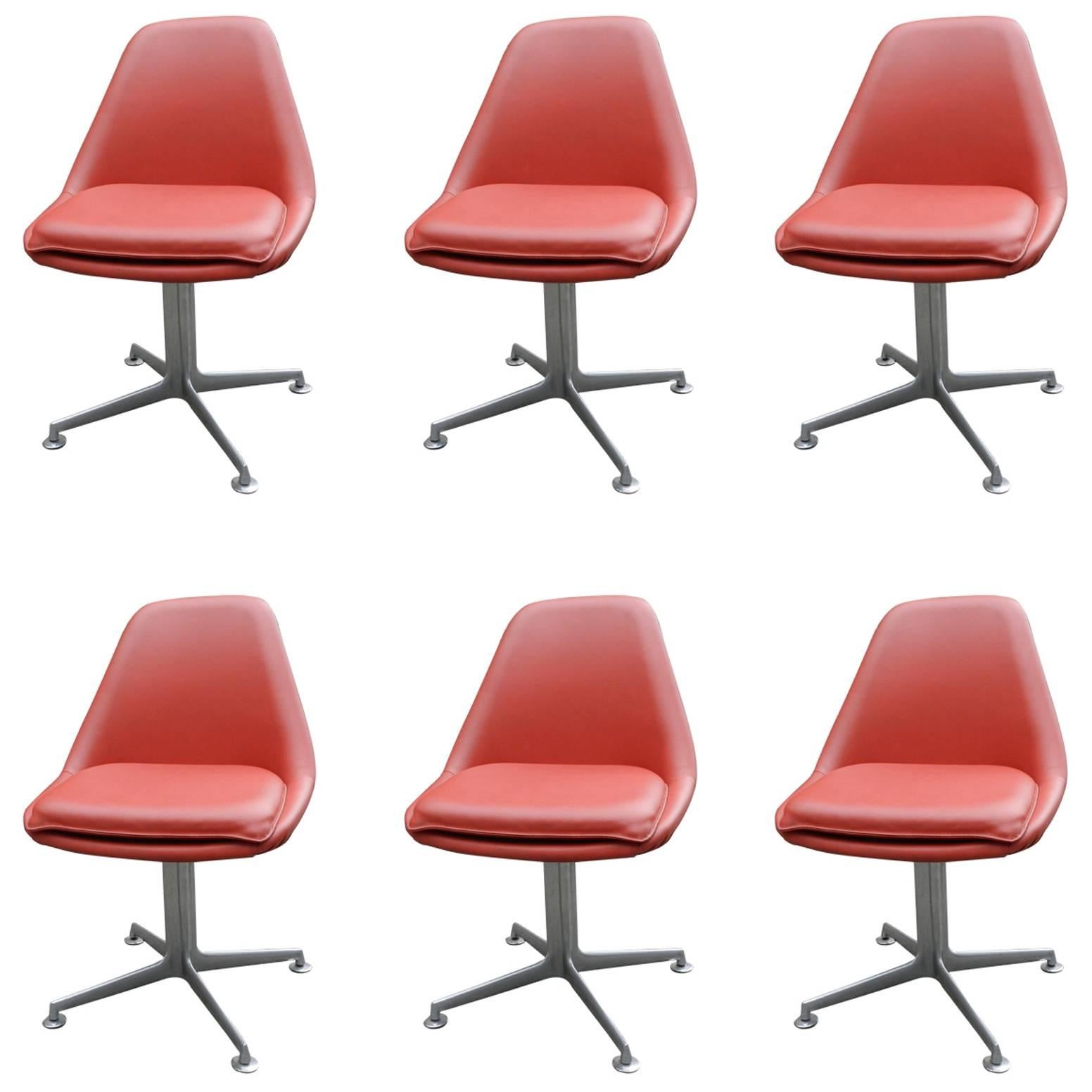  Six sièges pivotants dans le style de Charles Eames en vente