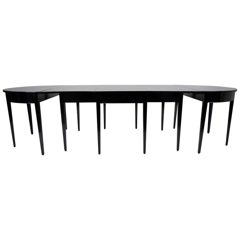 1930s Federal Style Mahogany Hepplewhite Dining Table At 1stdibs 1930s Federal Style Mahogany Hepplewhite Dining Table For