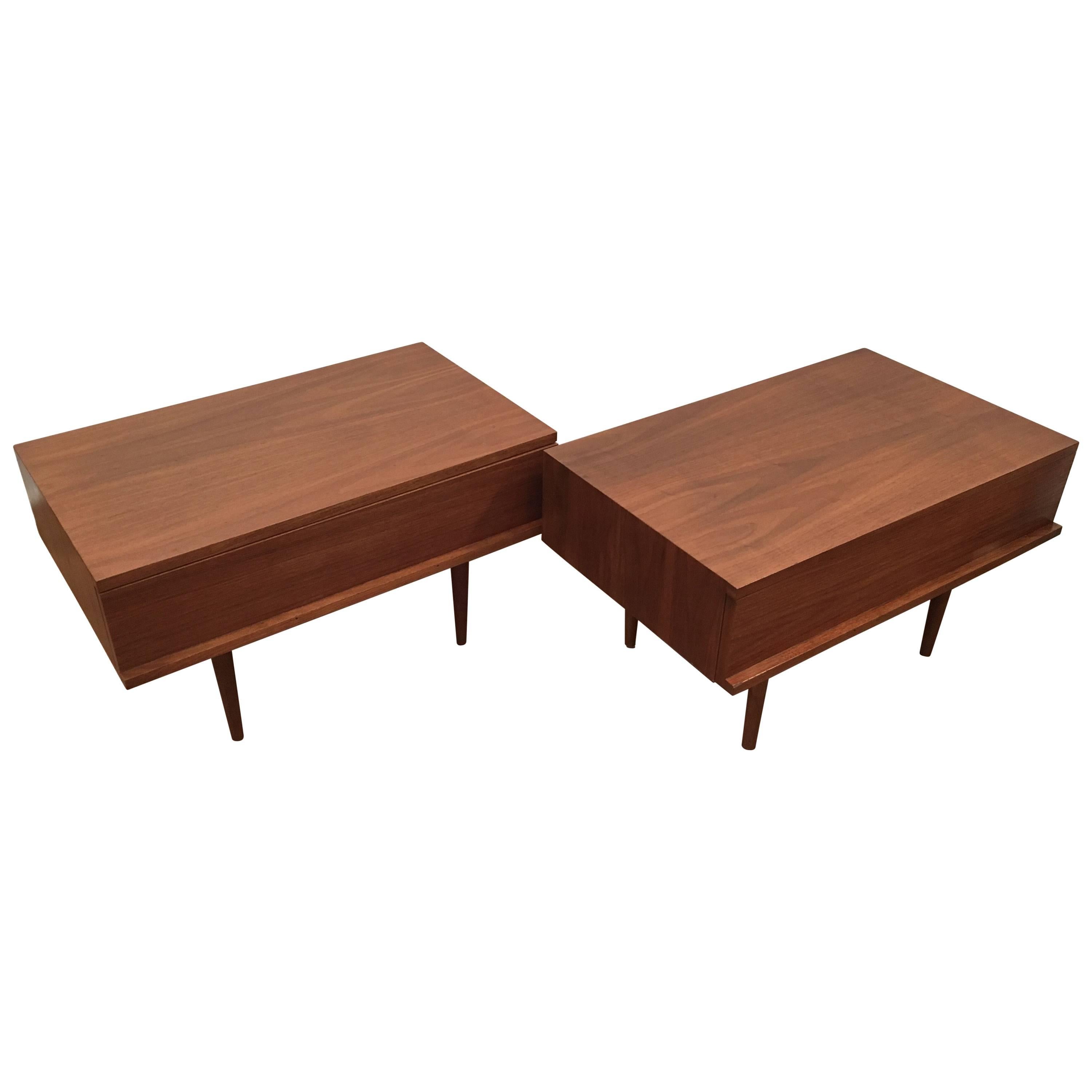 Rare Pair of Walnut 1960s End/Night Tables Designed by Mel Smilow For Sale