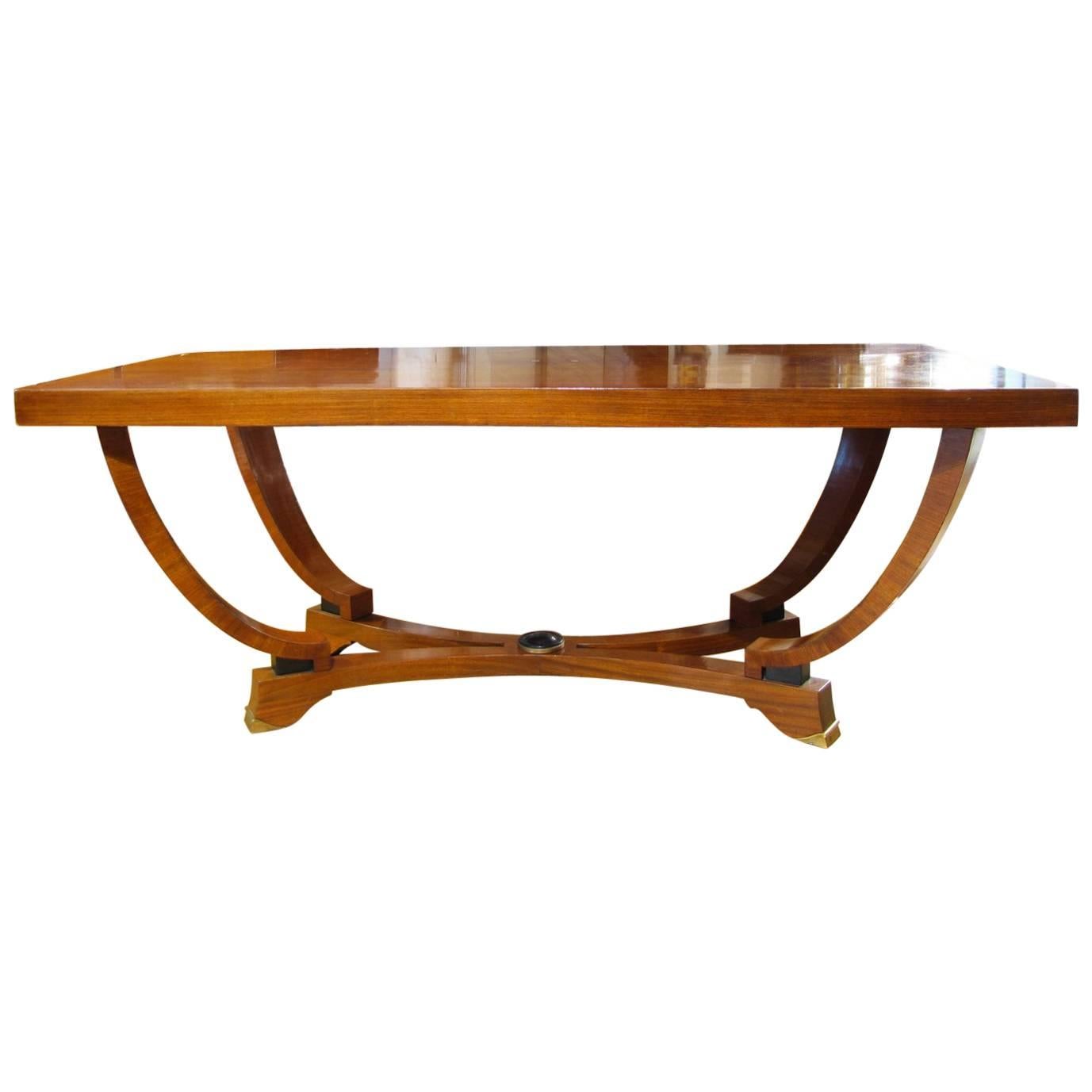 20th Century Italian Art Deco Extendable Dining Table in Walnut Wood For Sale