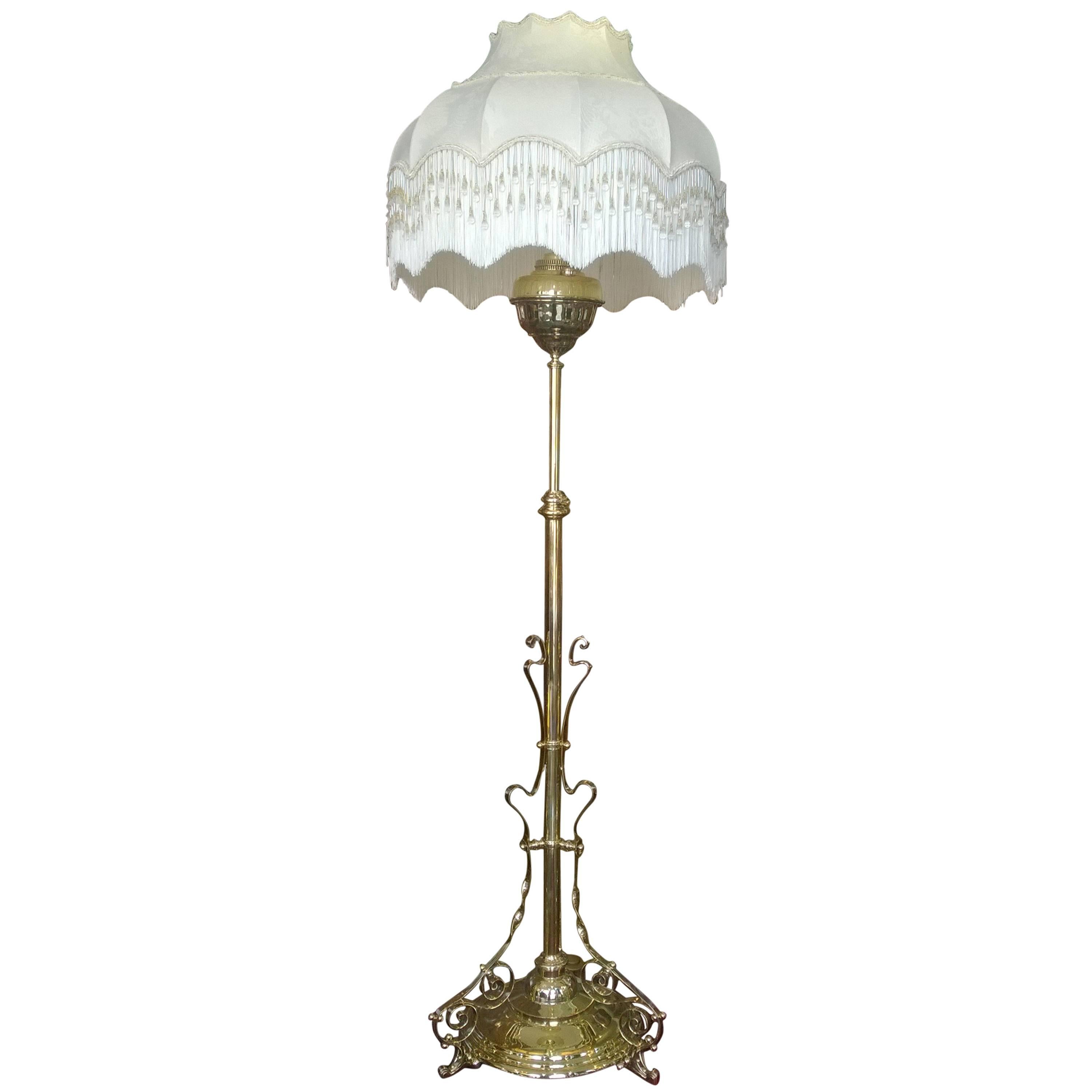 Victorian Hinks and Sons Patent Brass Adjustable Standard Lamp im Angebot