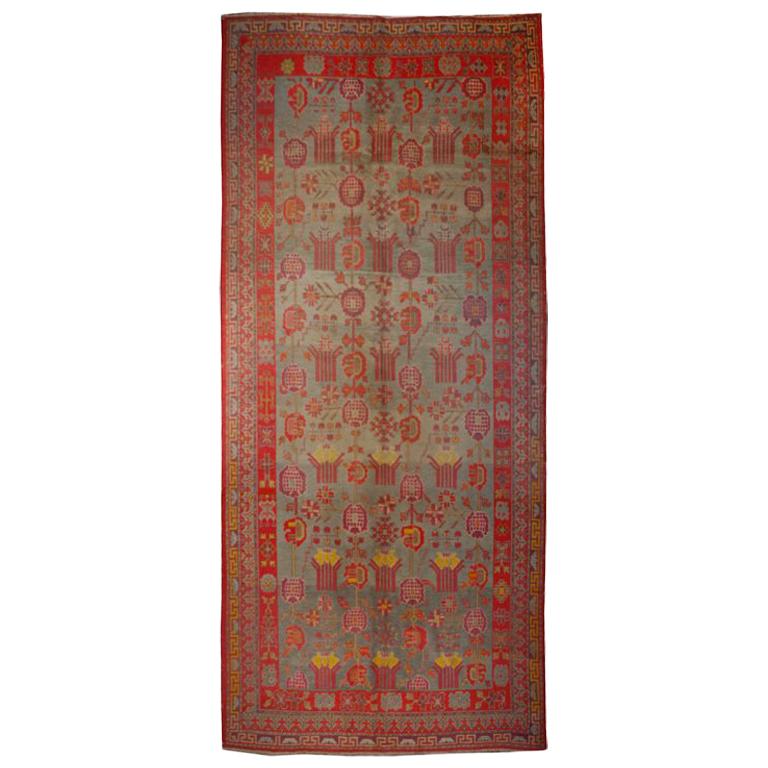 Early 20th Century Central Asian Khotan Carpet For Sale