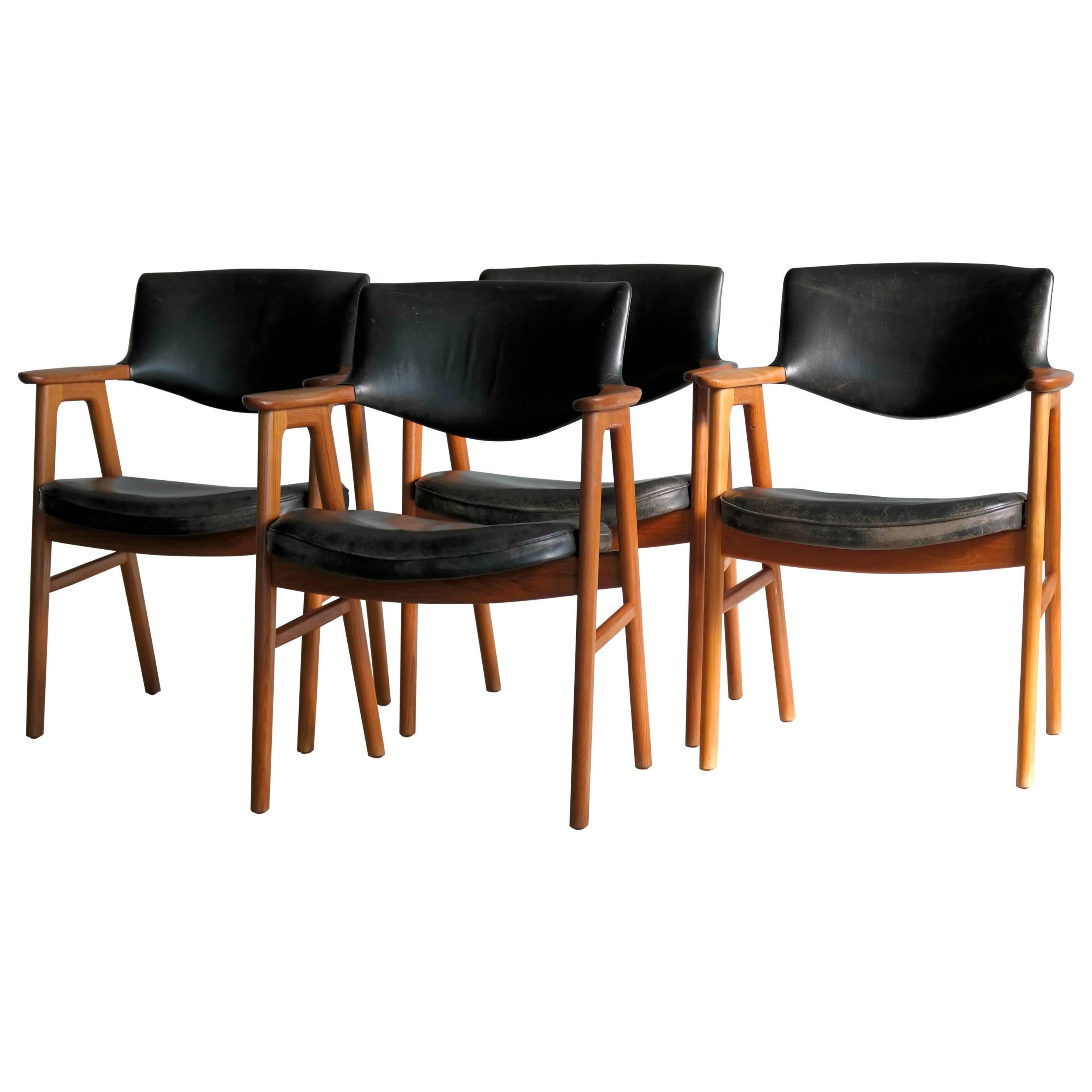  Erik Kirkegaard for Høng Set of 4 Dining Chairs in Teak and Leather  