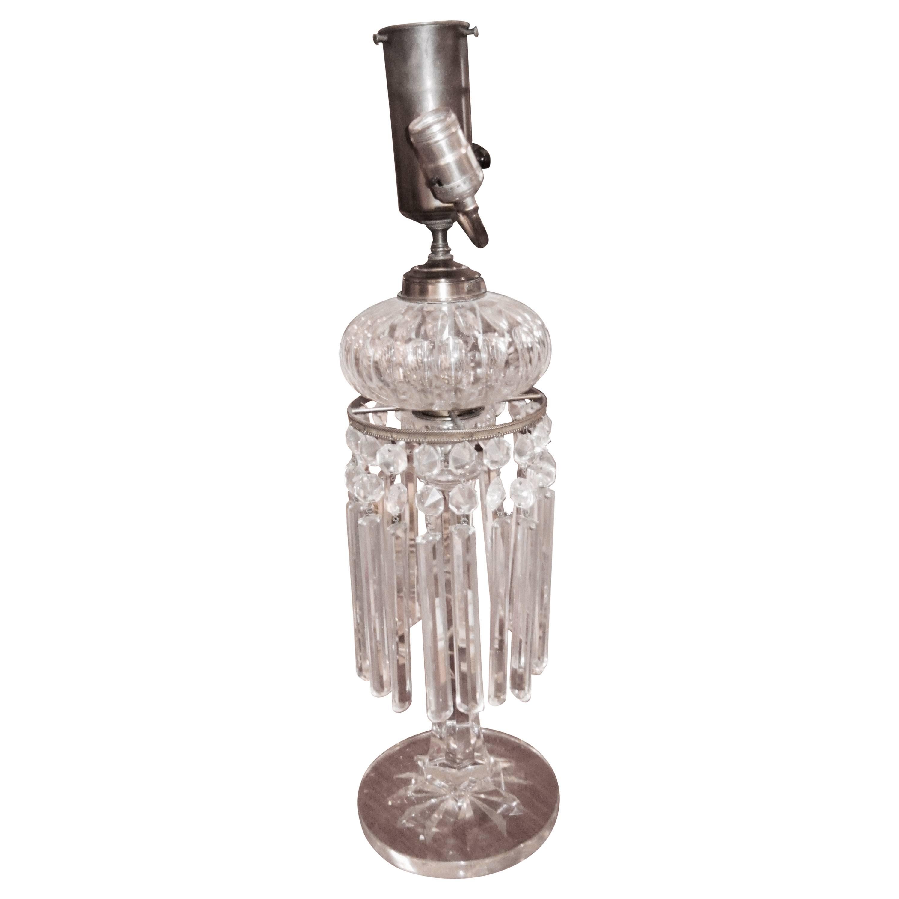 Belle lampe à huile anglaise du 19ème siècle en cristal taillé monté en lampe