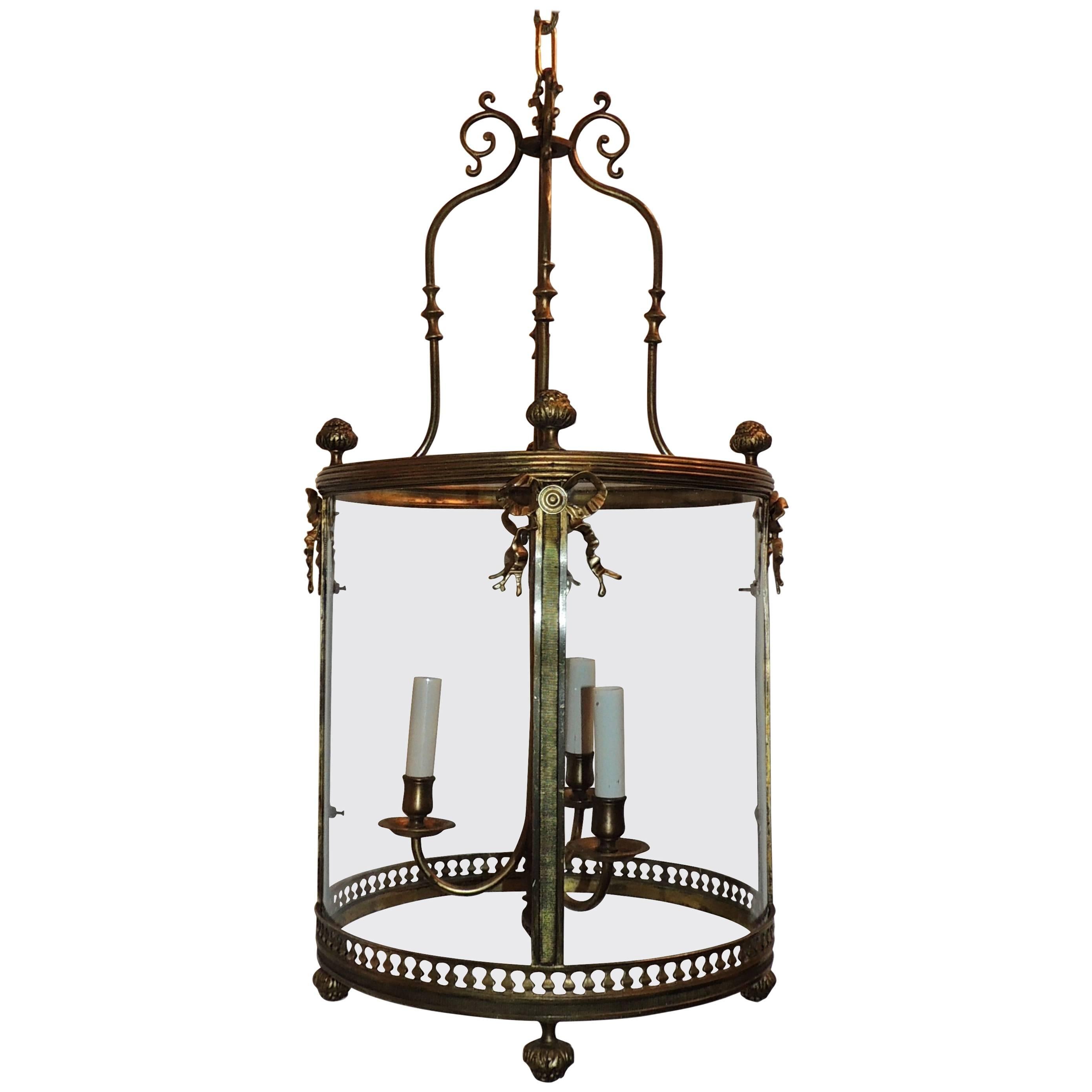 Merveilleuse lanterne néoclassique française avec grand nœud en bronze de style Régence