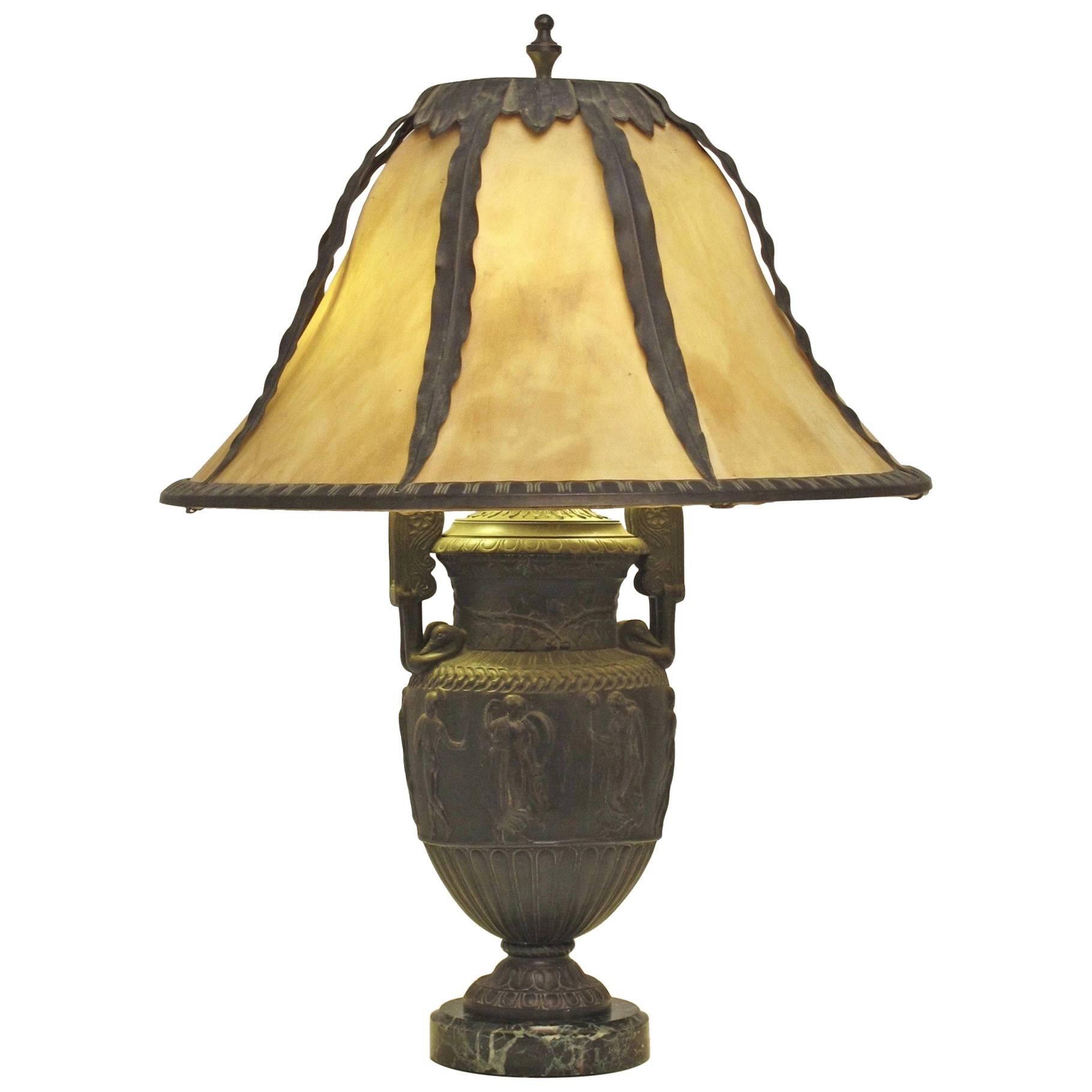 Lampe de table en forme d'urne néoclassique