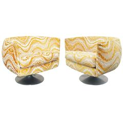 Pair of Mid-Century Modern Swivel Tulip Lounge Chairs 12