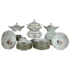 56 pièces de vaisselle Meissen ancienne peinte à la main:: fleurs & insectes:: circa 1890
