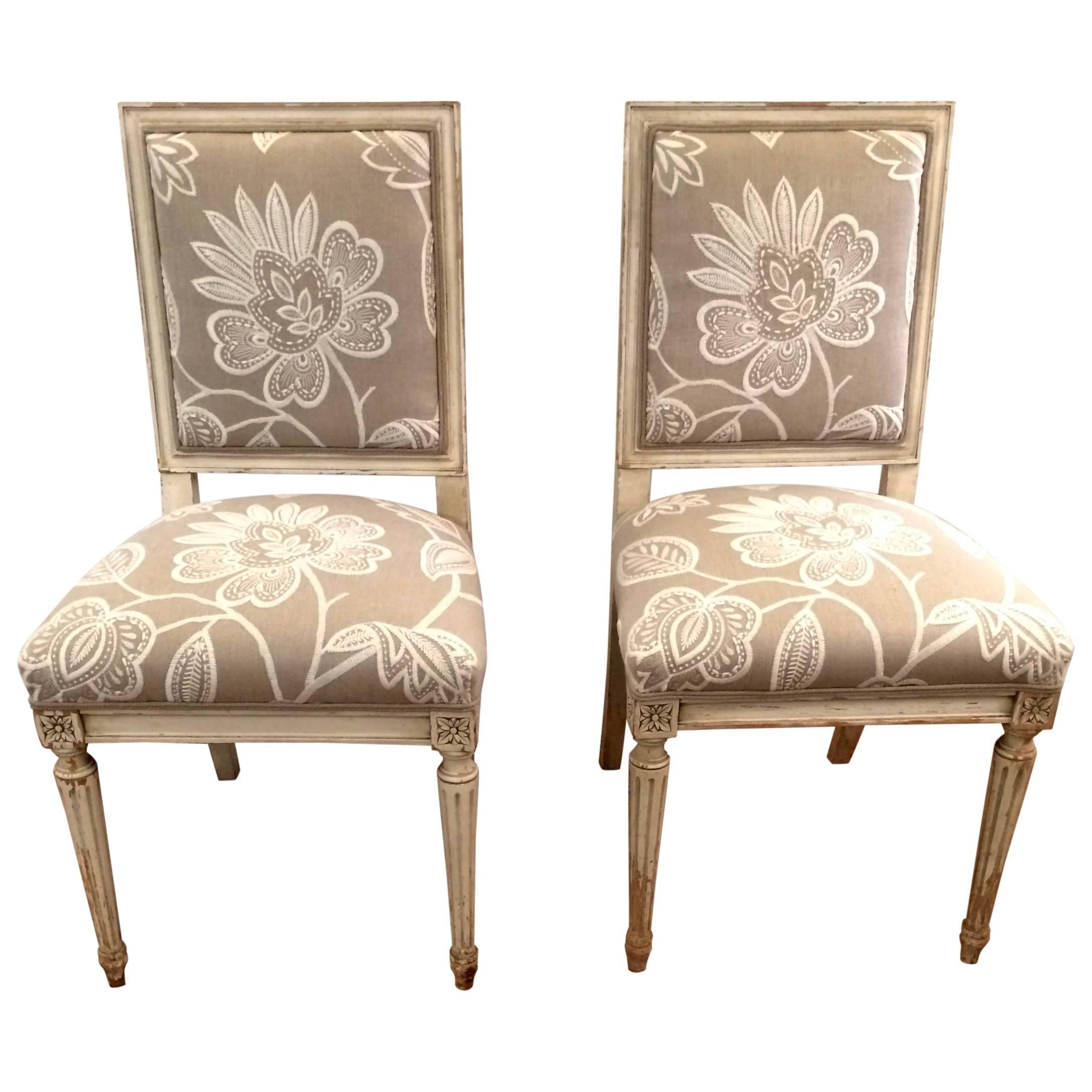 Pretty Pair of Vintage French Style Side Chairs